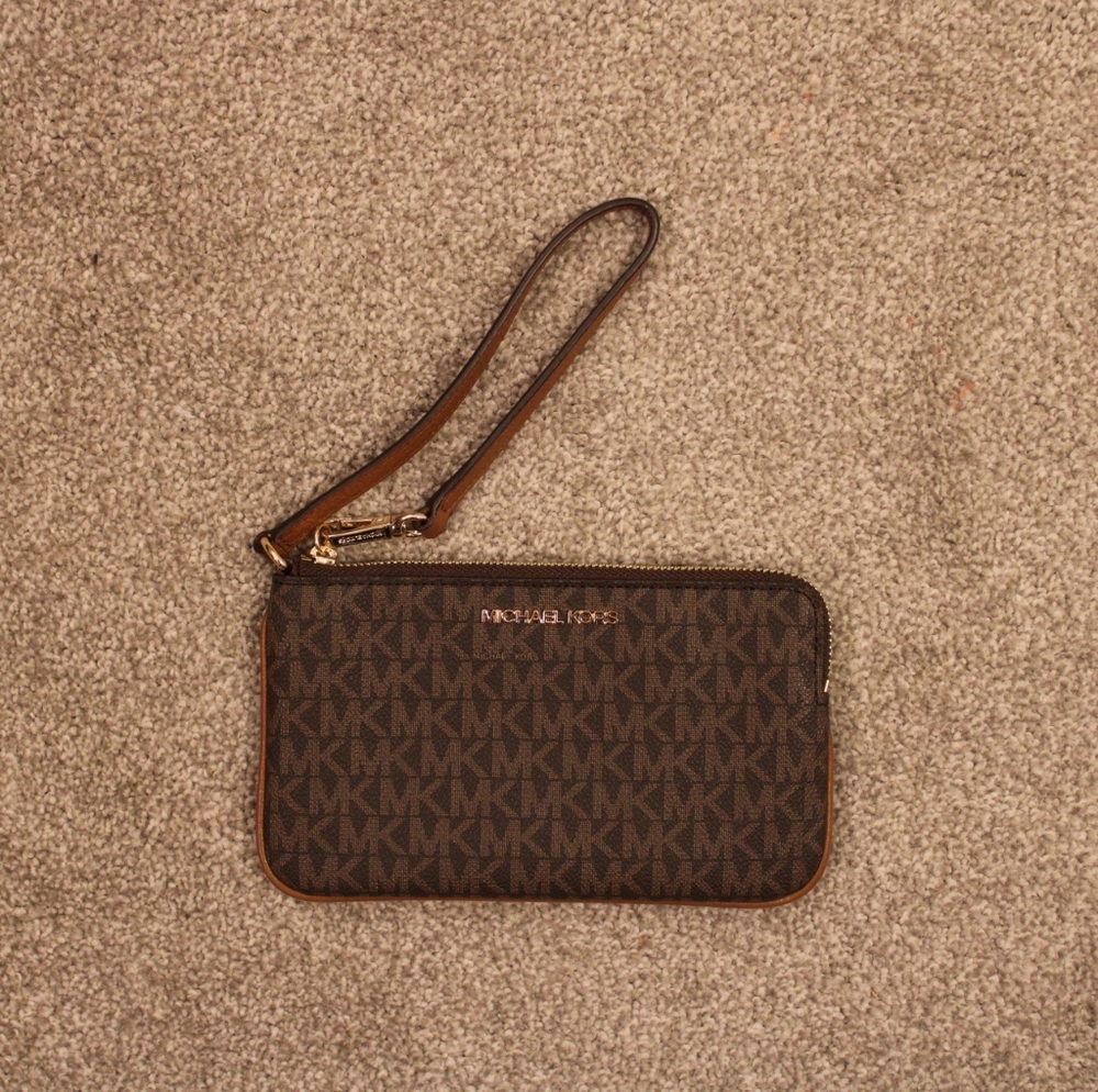 Micheal Kors Wristlet Wallet